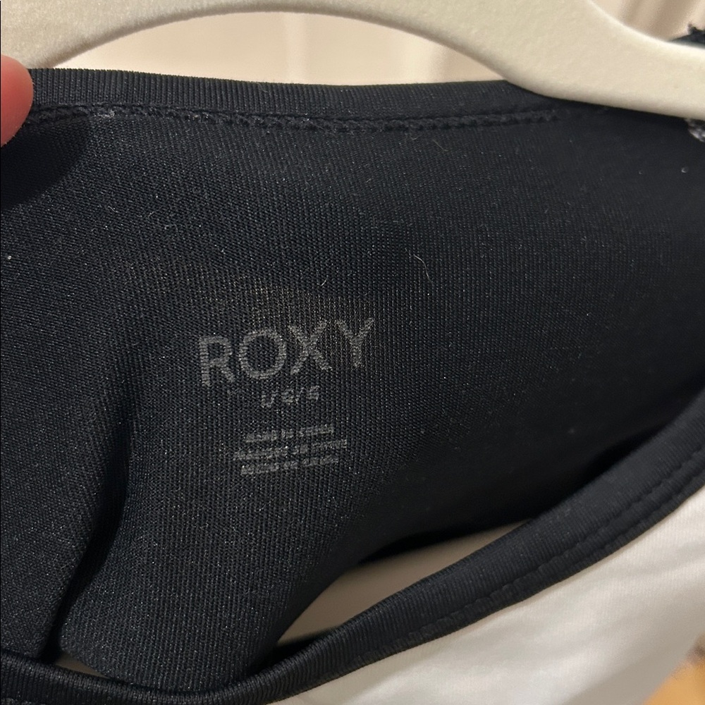 Roxy Monochrome and Teal Long Sleeve rash guard - Picture 2 of 4